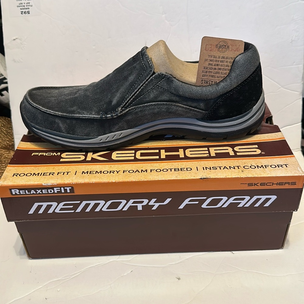 Skechers Men’s Sz 10.5 64109 Sneakers NEW